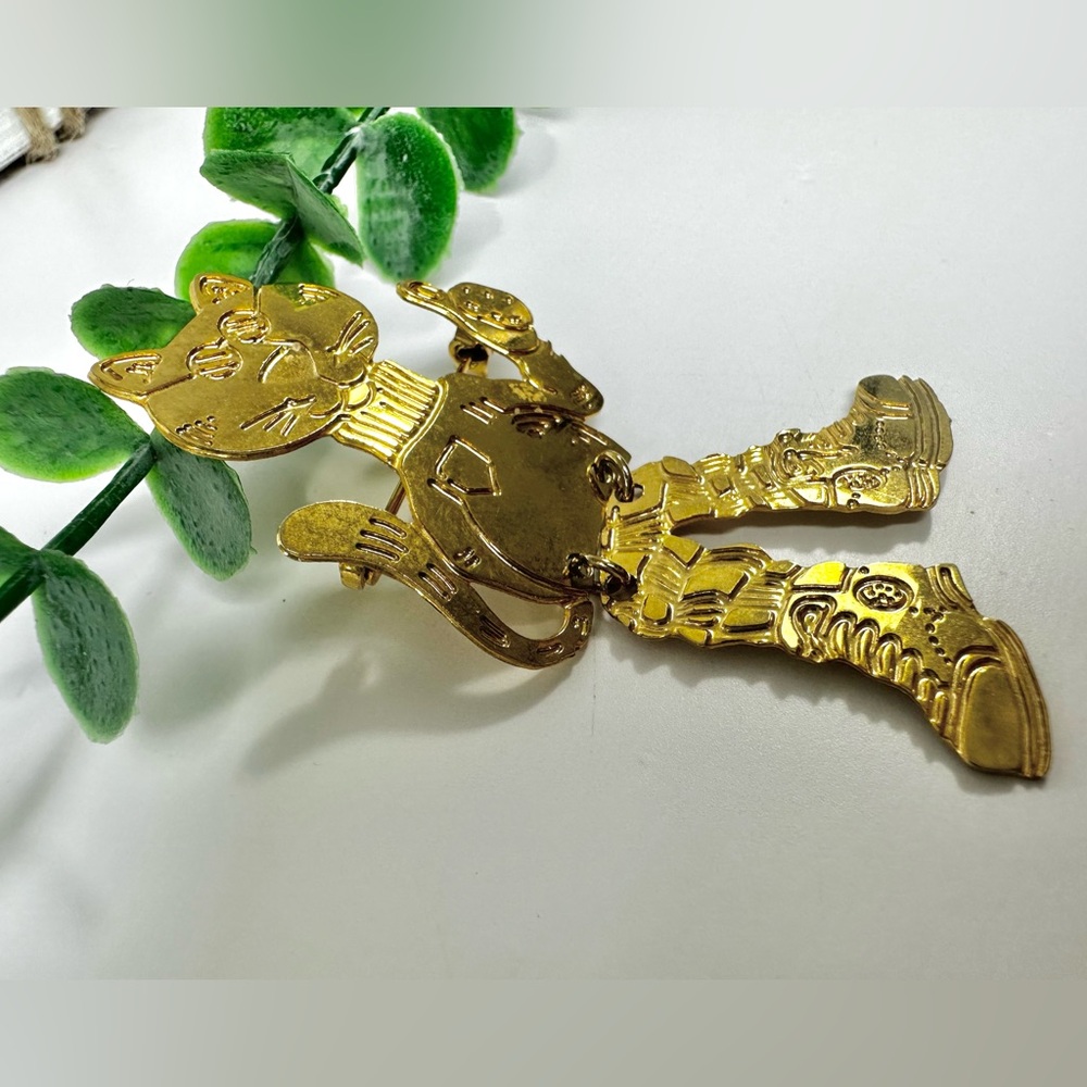 🐱Kitschy Vintage Thumbs Up Cat in Sneakers Brooch - Picture 4 of 11
